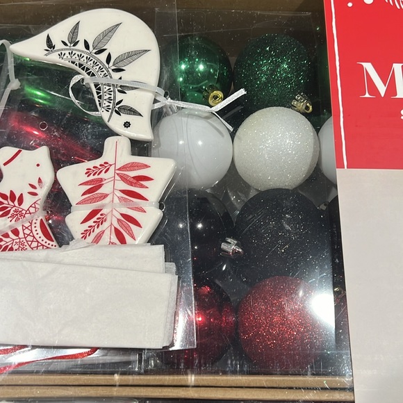 Martha Stewart 100 Piece Ornament Set Deer Birds Santa Lighted Star Tree Skirt - Picture 6 of 11